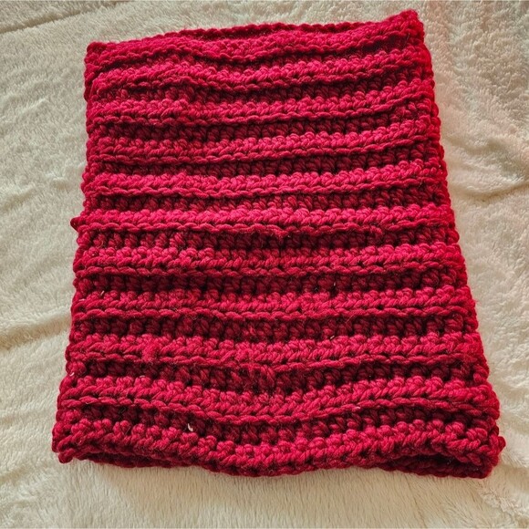 Handmade Crochet Soft and Chunky Infinity Red Scarf.  Very stylish! - Picture 3 of 4